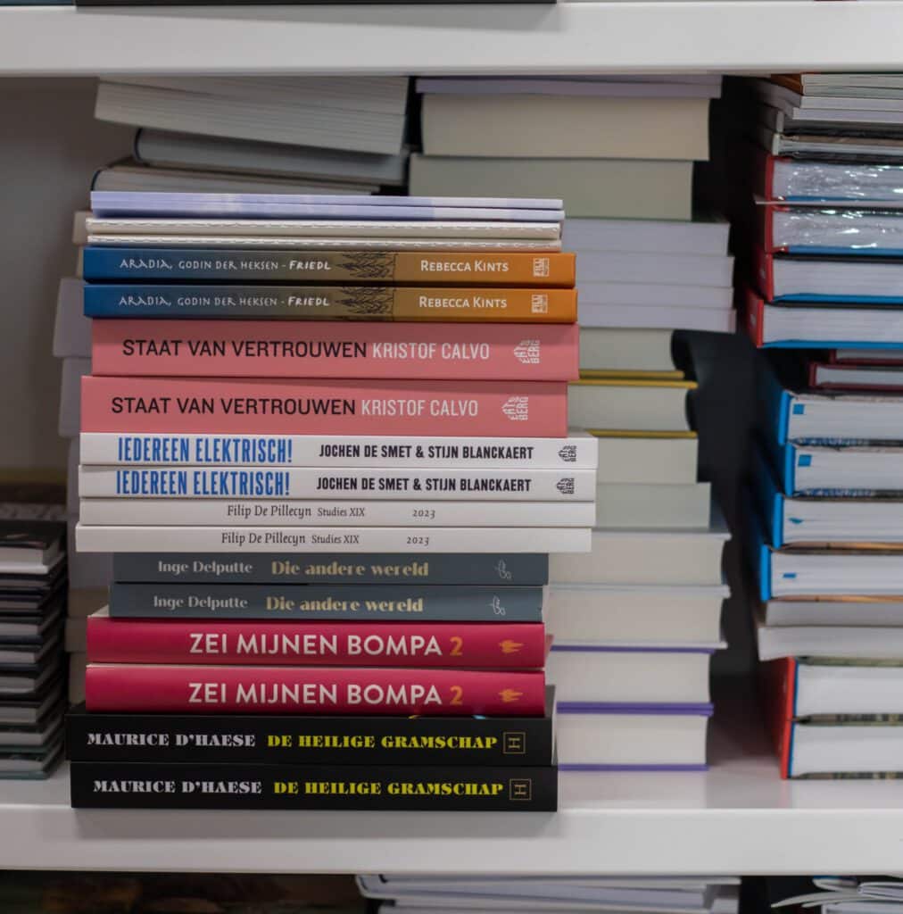 Exemplaires de livres arrivés par le dépôt légal, en attente de classement à KBR